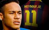 Neymar tem noite de pé torto, mas Barcelona goleia e encosta no Real