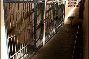 Vigilante penitenciário acusado de estuprar própria filha é preso em GO