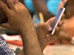 Justiça proíbe operadoras de celular de cortar internet após fim da franquia