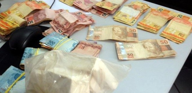 Homem é preso com 6 mil reais e 500 gramas de cocaína