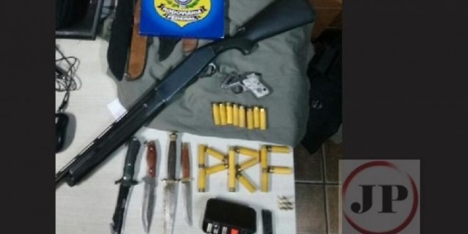 PRF prende dupla de empresários com arma de fogo na BR – 153 em Uruaçu