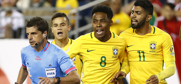 Copa América: Gol de mão provoca eliminação e mais um fiasco do Brasil