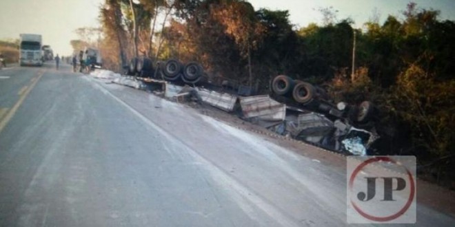 Caminhoneiro morre na BR – 153 após acidente com VW Gol de Jaraguá