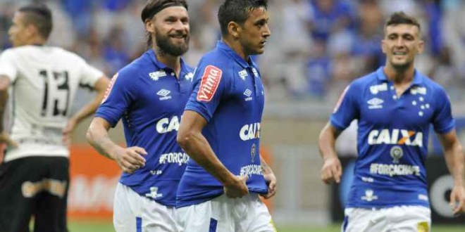 Cruzeiro vence, vai à Sul-Americana e tira o Corinthians da Libertadores