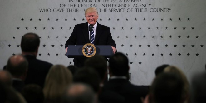 Em visita à CIA, Trump promete mais apoio e diz que EUA terão que acabar com o Estado Islâmico