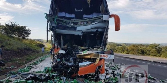 Acidente com ônibus na BR – 153, mata um casal e deixa 28 feridos