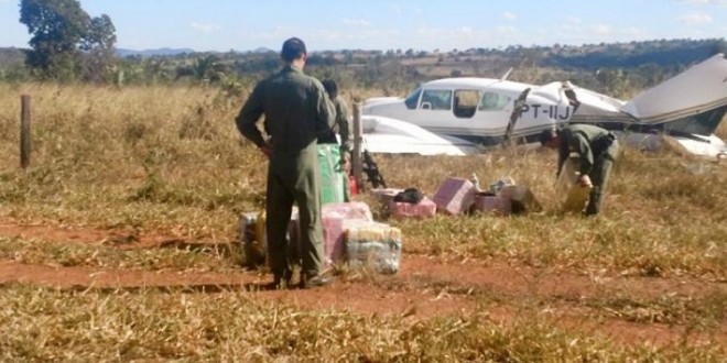 Avião é interceptado com 500 kg de cocaína, em Jussara -GO