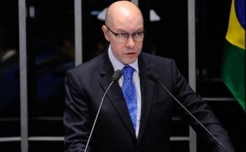 Demóstenes Torres filia-se ao PTB nesta segunda-feira (16)