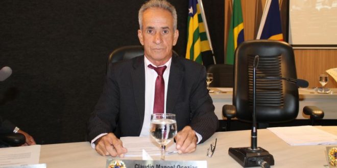 Vereador Claudio  Ocozias vai fazer  os vestiários no Campo de juscelândia  e também elogiou  o Prefeito Renato de Castro e Criticou a gestão passada