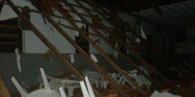 Teto de igreja desaba durante culto em Barro Alto e deixa 20 pessoas feridas