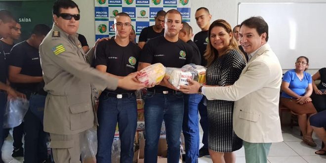 Alunos soldados da Polícia Militar de Goianésia entregam quase 100 cestas básicas para famílias carentes