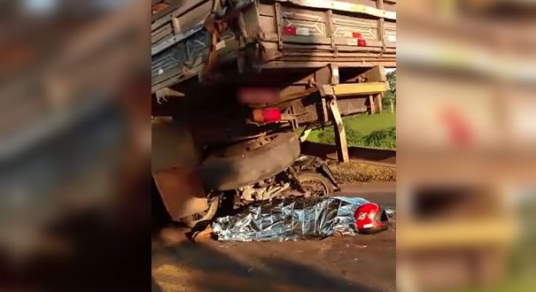 homem morre ao colidir na traseira de um caminhão no GO 080