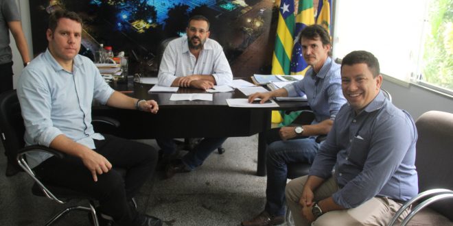 Prefeito Renato de Castro recebe visita de Delegado Regional da Polícia Civil Marco Antônio
