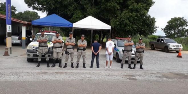 Polícia detém dupla com mais de mil em notas falsas município de Jaraguá
