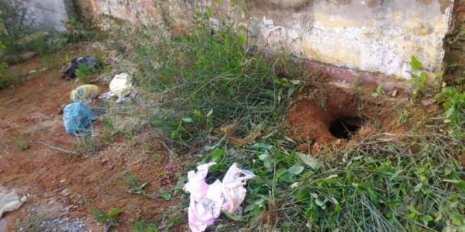 Por um buraco na latrina, cinco presos fogem da cadeia de Itapuranga