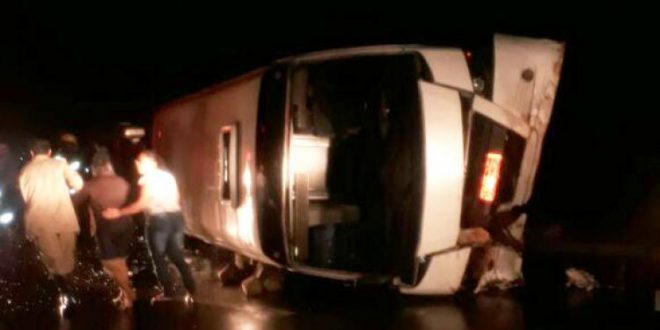 Duas pessoas morrem em acidente com micro-ônibus próximo ao trevo de Taquaral