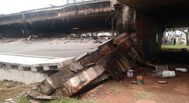 Viaduto desaba sobre carros e parte de restaurante em Brasília; Bombeiros procuram por possíveis vítimas