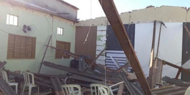 Teto de igreja desaba e deixa sete pessoas feridas em Porangatu
