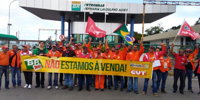 Petroleiros decidem realizar greve de 72 horas