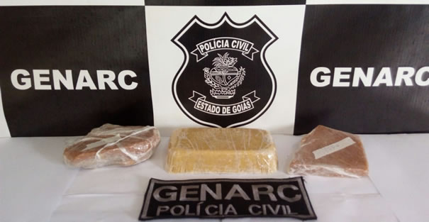 Genarc realiza a maior apreensão de pasta base de cocaína de Goianésia ao apreender adolescente em ônibus