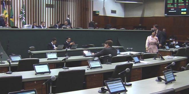 Sem cortar ponto de faltosos, Assembleia de Goiás não tem sessões com todos os deputados há 45 dias