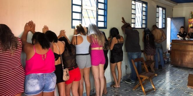 Operação resgata adolescente, grávida e outras 10 mulheres vítimas de exploração sexual em Goiás