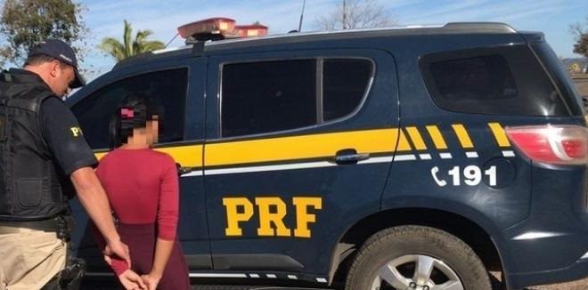 Mulher de 24 anos é presa pela PRF em Uruaçu, com 25 Kg de droga
