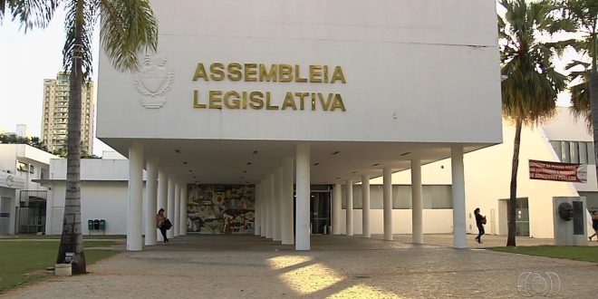 Projetos permitem que servidores do estado e Assembleia Legislativa trabalhem de casa, em Goiás