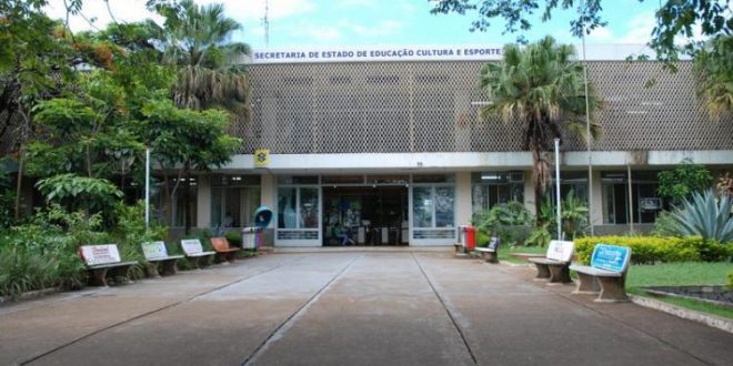 Governo vai fechar 18 escolas estaduais em Goiás, diz secretária para economizar