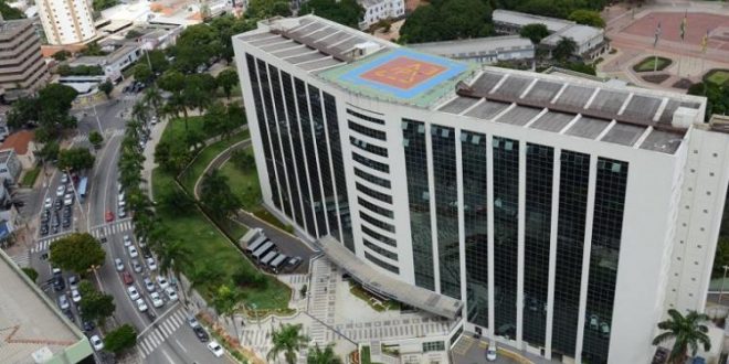Reforma administrativa prevê extinção de cargos de diretor e secretário de unidade escolar em Goiás