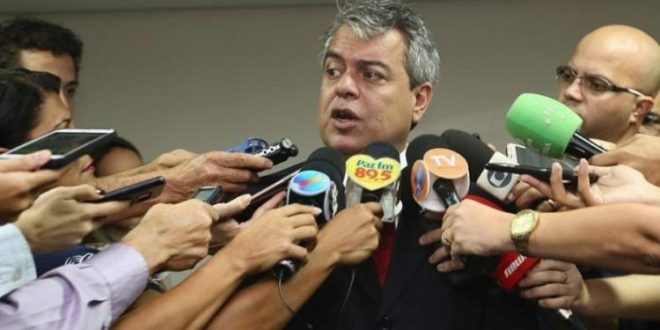 Governo vai encerrar programa Goiás na Frente, diz Ernesto Roller