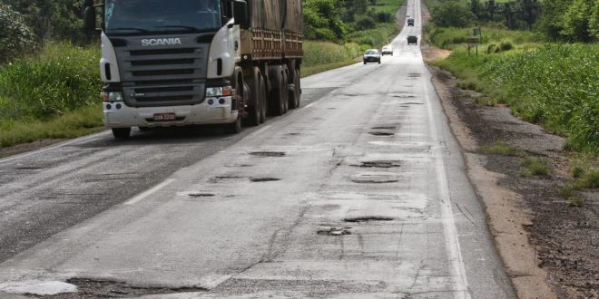 Juiz interdita dos trechos de estradas estaduais por causa de buracos