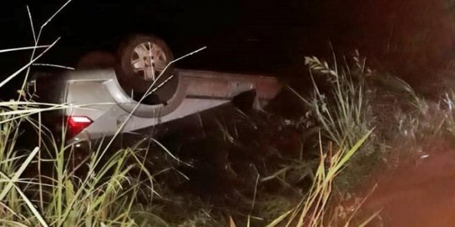 Três pessoas morrem após carro cair em represa, em Santa Helena de Goiás