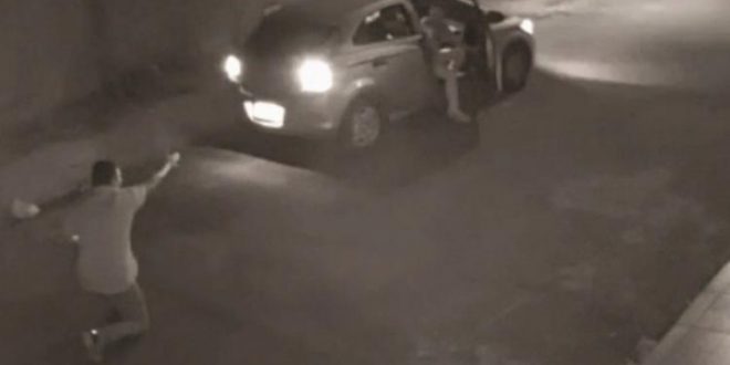 Motorista de app tem carro levado durante assalto em Goiânia (vídeo)