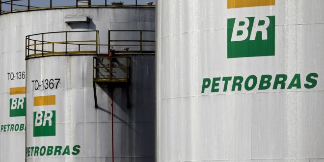Petrobras aumenta preço da gasolina em 3,5% nas refinarias a partir de terça