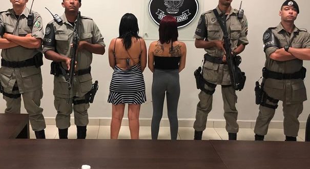 No Bairro Santa Tereza duas mulheres são detidas pela policia Militar de Goianésia suspeitas de tráfico de drogas