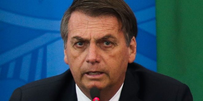 Bolsonaro diz que terá de suspender benefícios se Congresso não aprovar crédito ao governo
