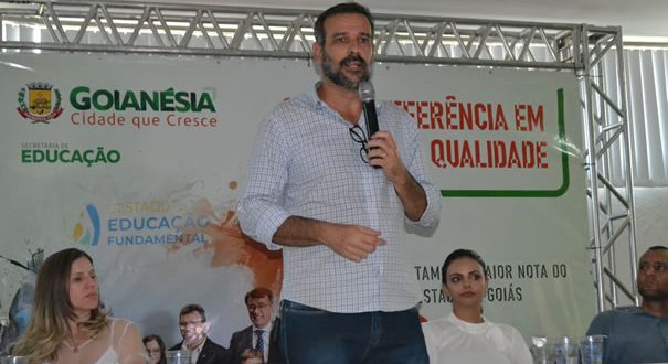 Ministro da Educação premia Goianésia pela maior noda no IDEB do Estado de Goiás