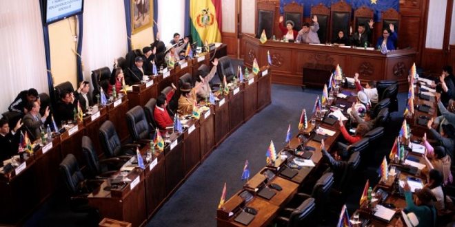 Bolívia: Parlamento aprova novas eleições, sem Evo Morales