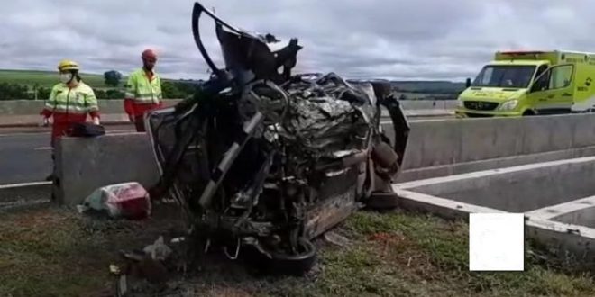 Filho de 21 anos morre em acidente em carro que pai dirigia em Goiás