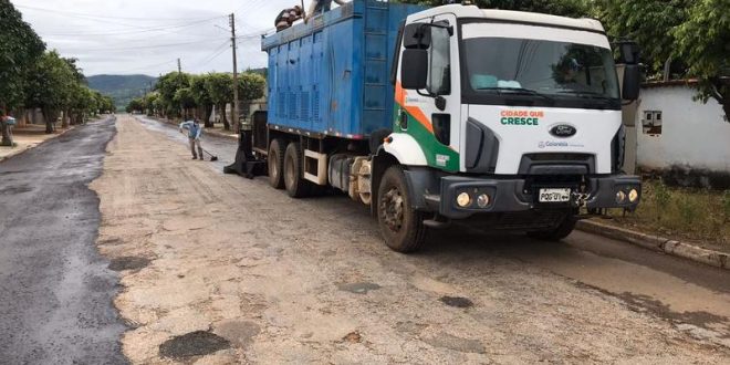 Infraestrutura: Serviços de tapa buraco e recapeamento asfáltico são retomados em Goianésia