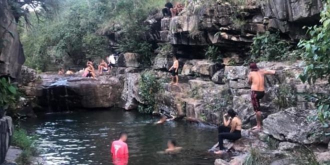 Mais de 30 pessoas são detidas após invadir parque e ir a cachoeira de Caldas Novas
