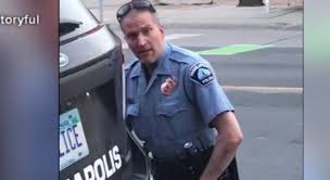 Policial filmado com joelho sobre o pescoço de George Floyd é detido e acusado de homicídio nos EUA