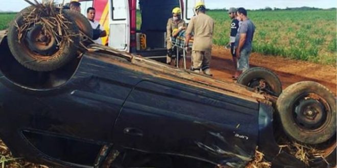 Capotamento próximo a Jalles Machado em Goianésia deixa duas pessoas feridas