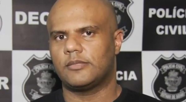 Delegado acusado de dar carro apreendido para a namorada é demitido da Polícia Civil de Goiás