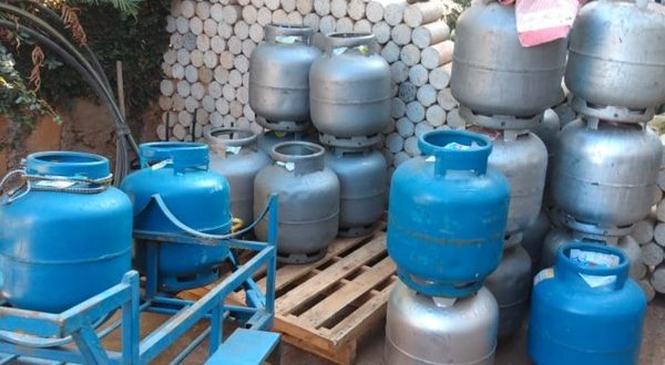 Polícia Civil apreende mais de 50 botijões de gás de cozinha clandestinos que ofereciam riscos de explosão, em Goiânia