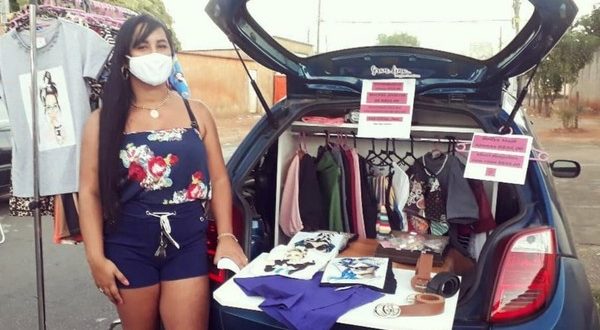 Estudante de pedagogia transforma carro em ‘loja móvel’ para driblar a crise, em Goiânia