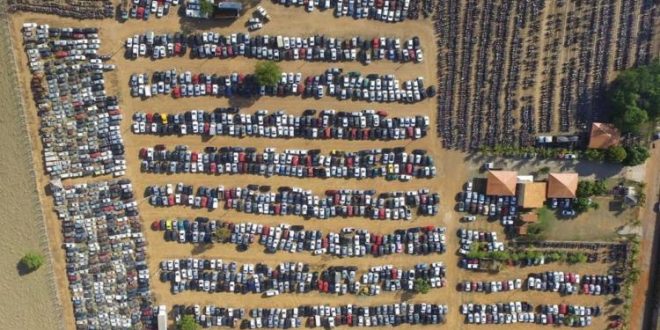Detran-GO promove leilão de 3 mil veículos recuperáveis e sucatas em Goiânia