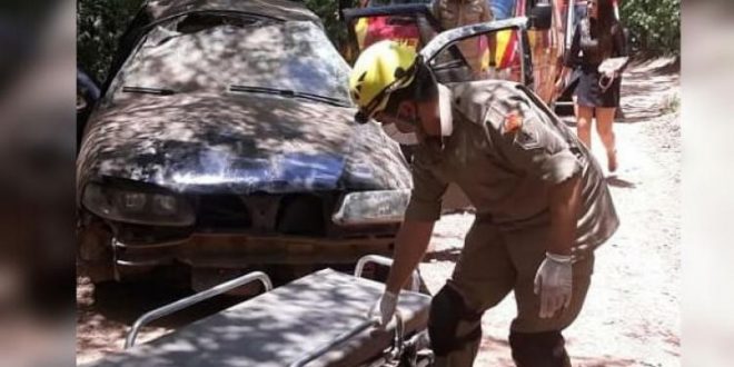 Capotamento próximo a Goianésia deixa três pessoas feridas, uma em estado grave