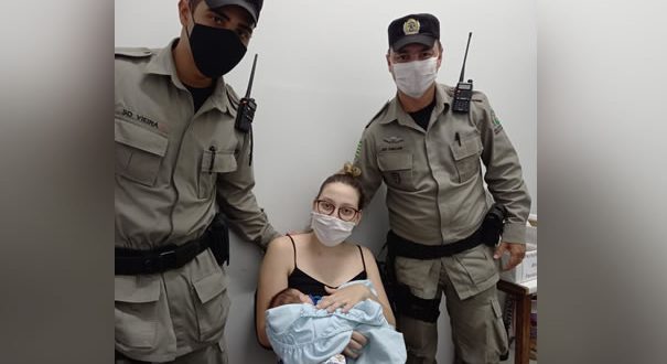 Policiais militares presta socorro a bebê de apenas 26 dias de vida que se engasgou
